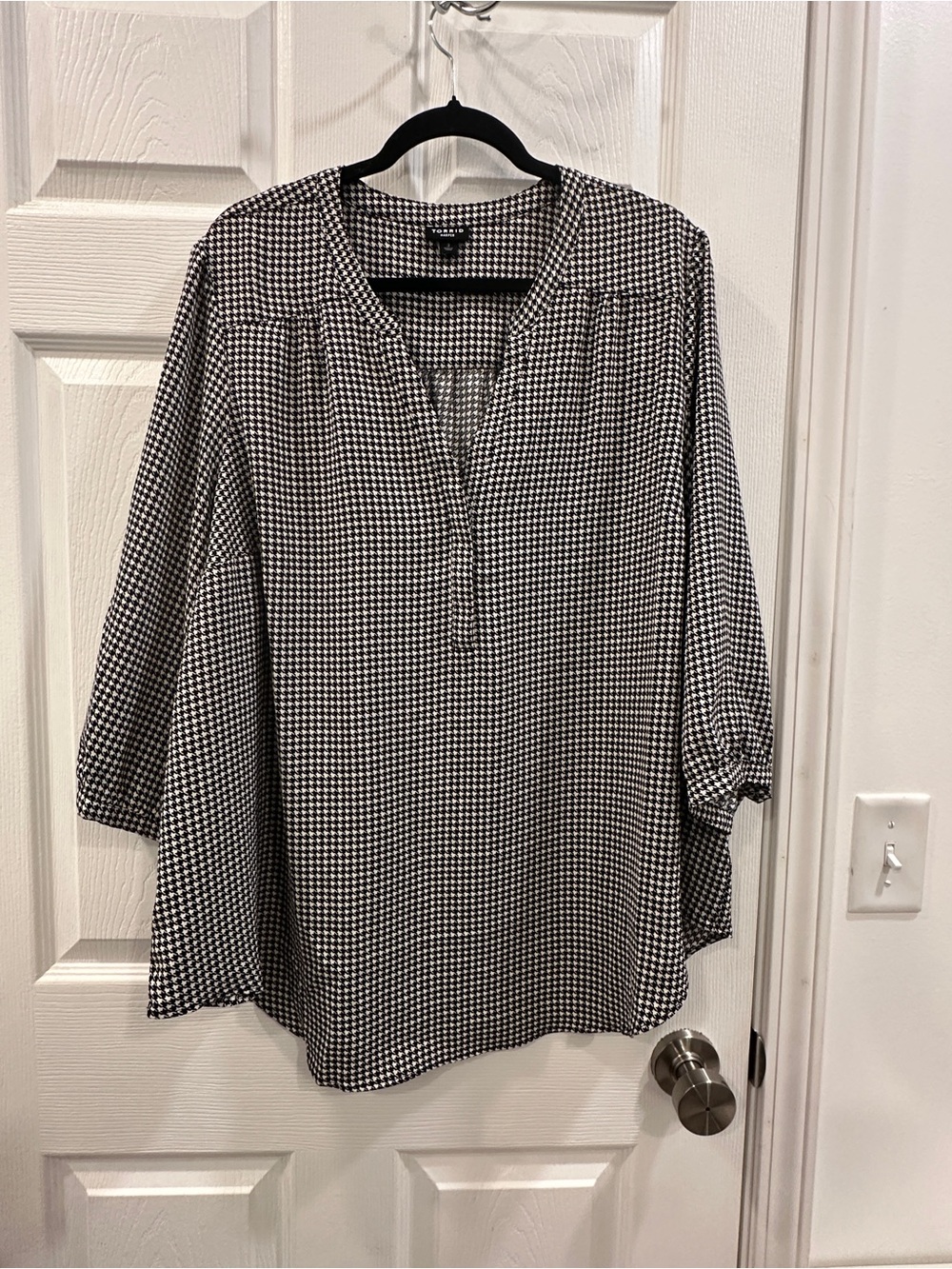 Torrid harper PLUS SIZE houndstooh 3/4 button down sleeve blouse size 3x EUC